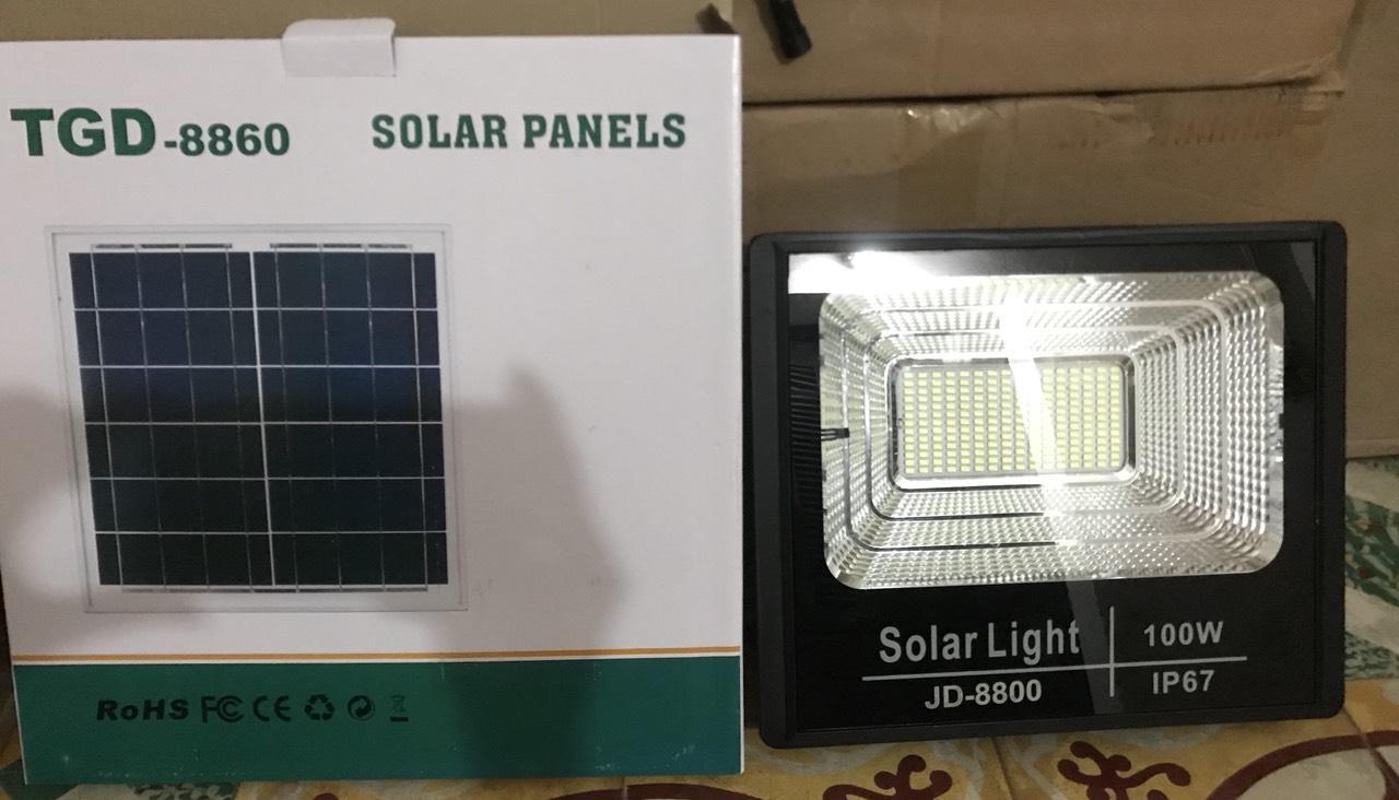 Đèn năng lượng mặt trời 100w JD8800