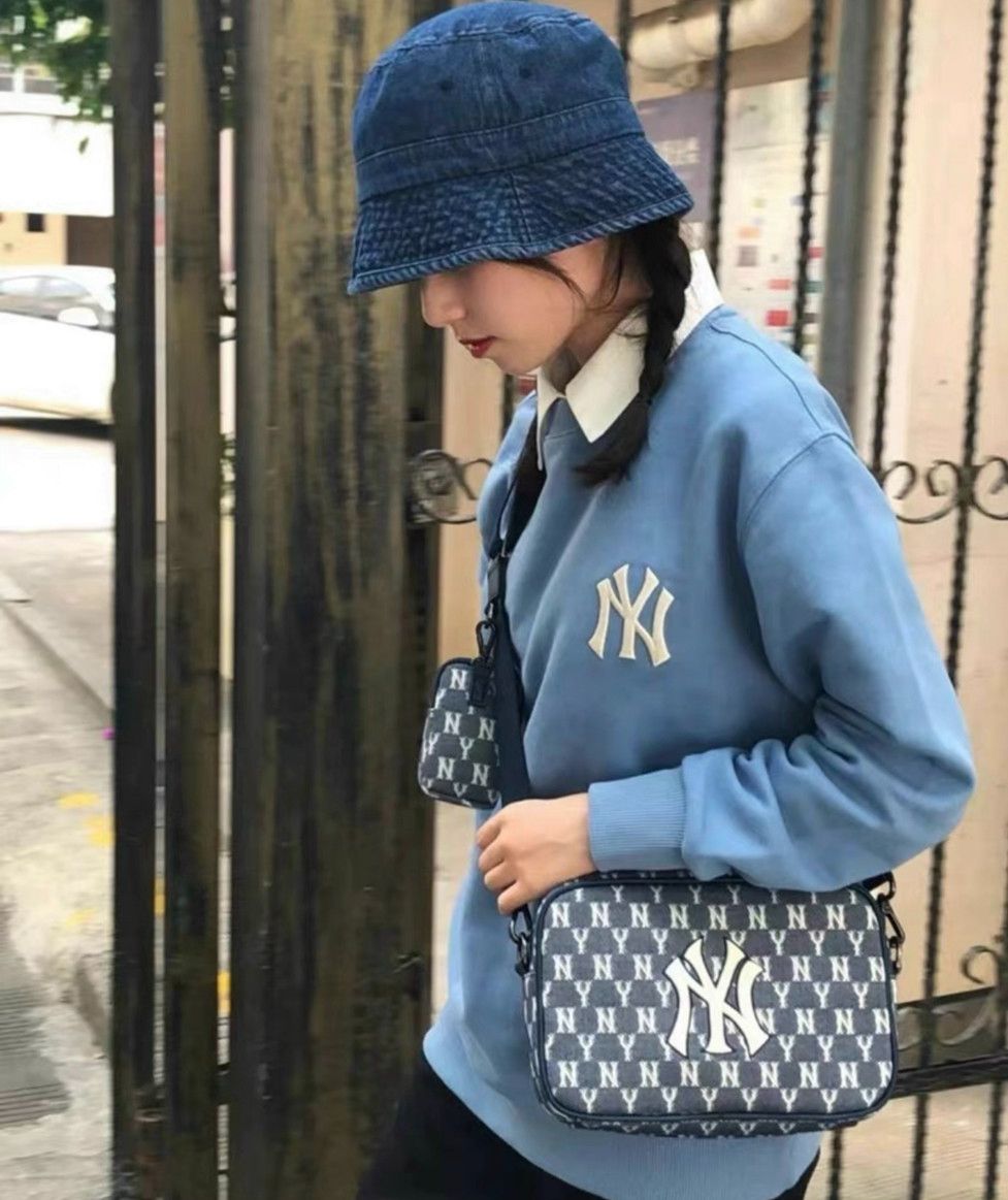 Túi đeo chéo nữ MLB dáng vuông size 23cm HC