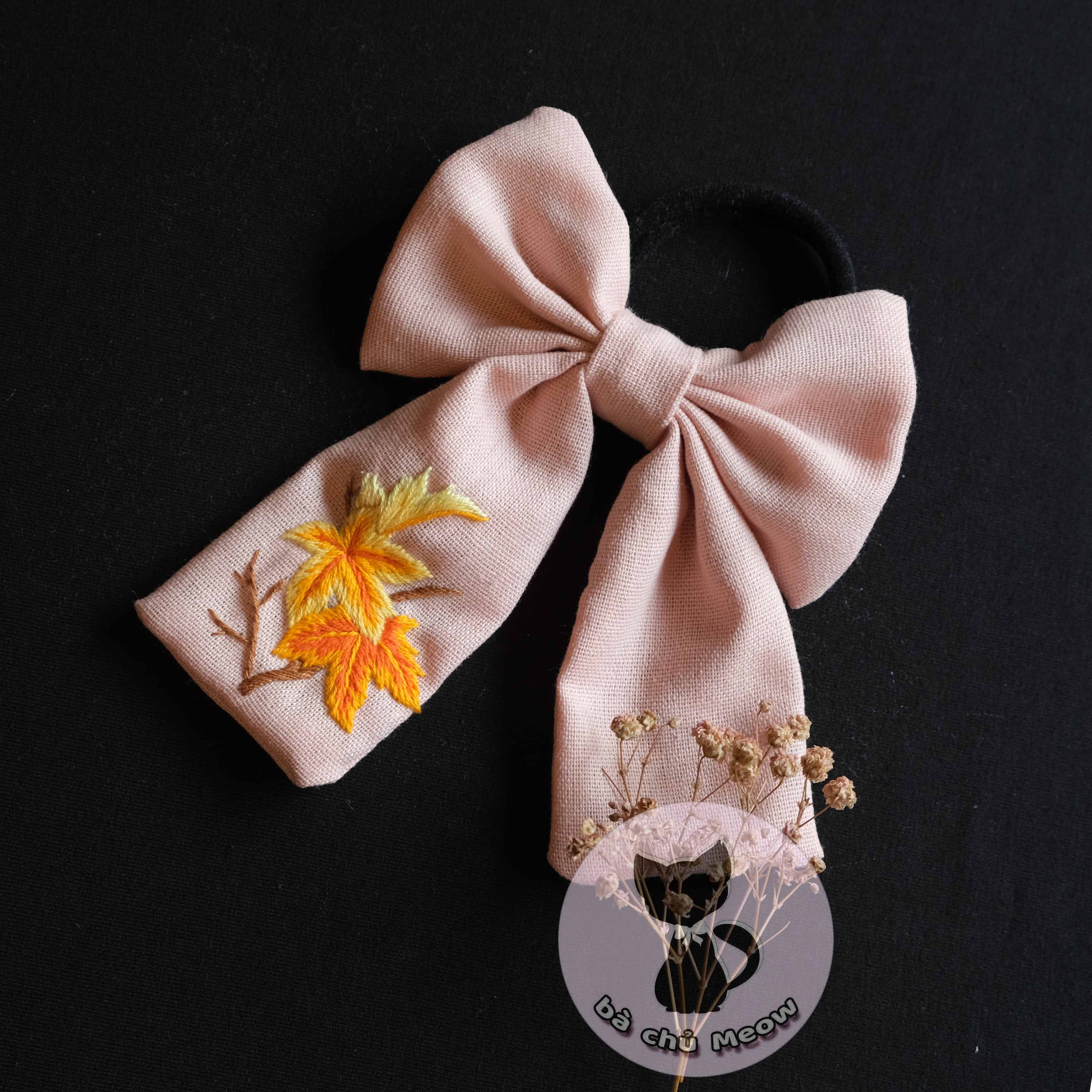 Đồ cột tóc hồng- dây cột tóc thêu tay - scrunchies thắt nơ