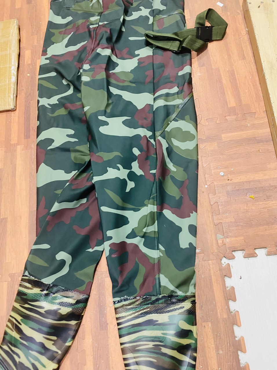 Ủng yếm lội nước HS