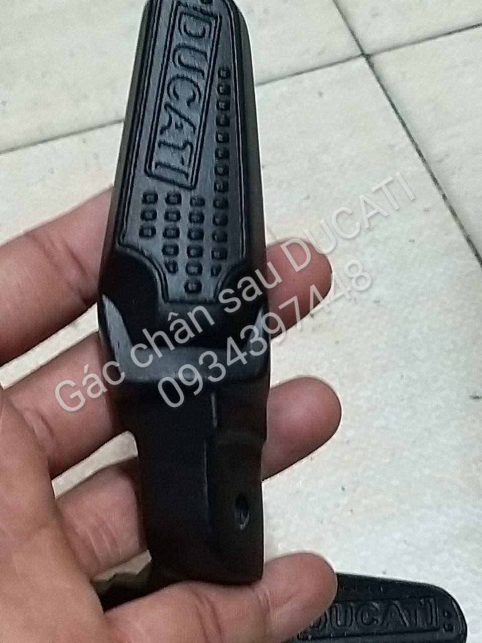 GÁC CHÂN SAU DUCATI