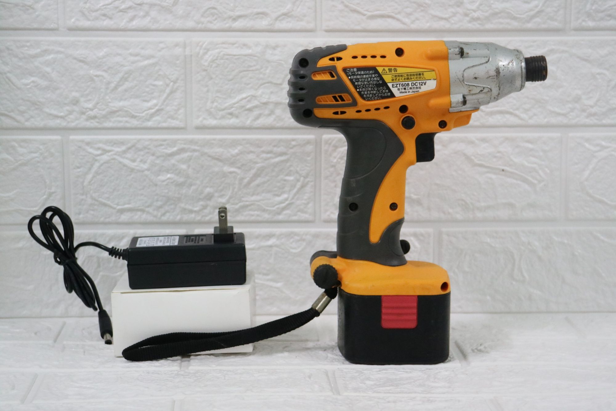 Máy bắn vít national 12v mã EZ608