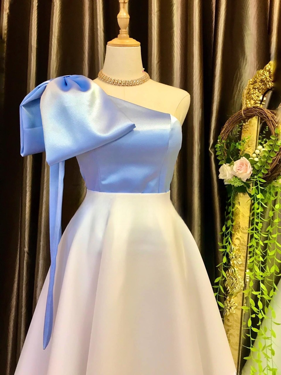 Dress fanned delivery type bow shoulder