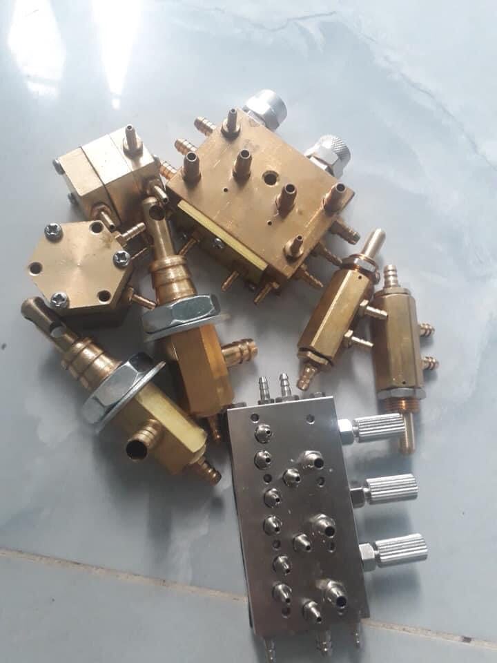 cục chia nước trên  ghế nha khoa