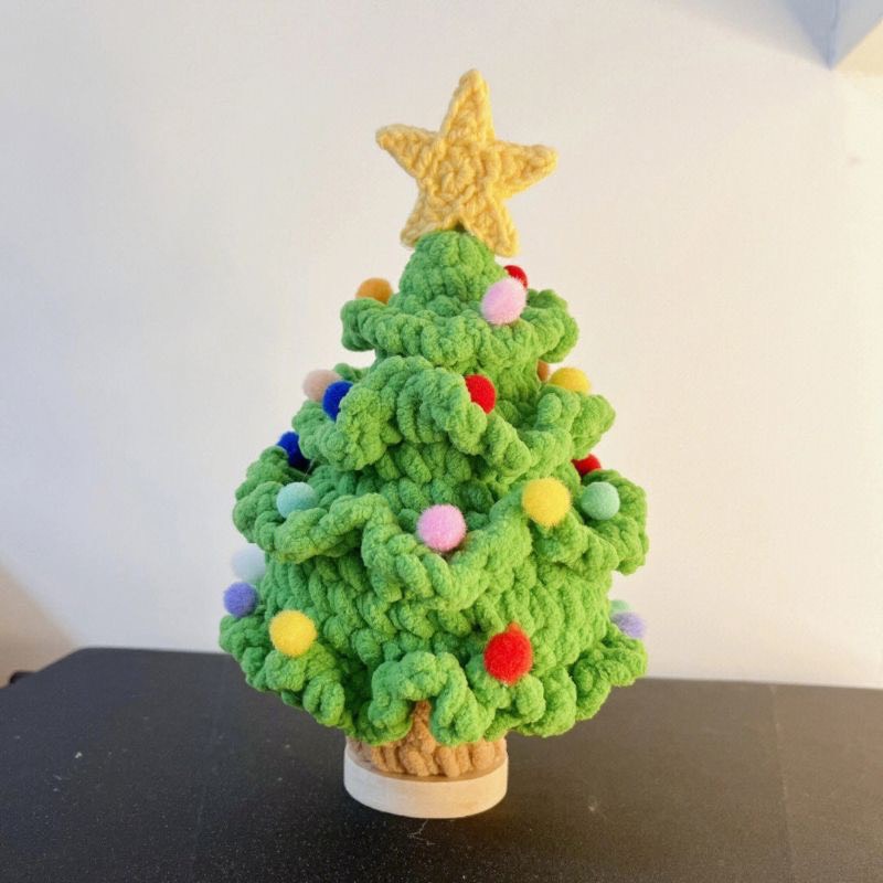 Cây thông noel mini để bàn bằng len kèm đèn nháy
