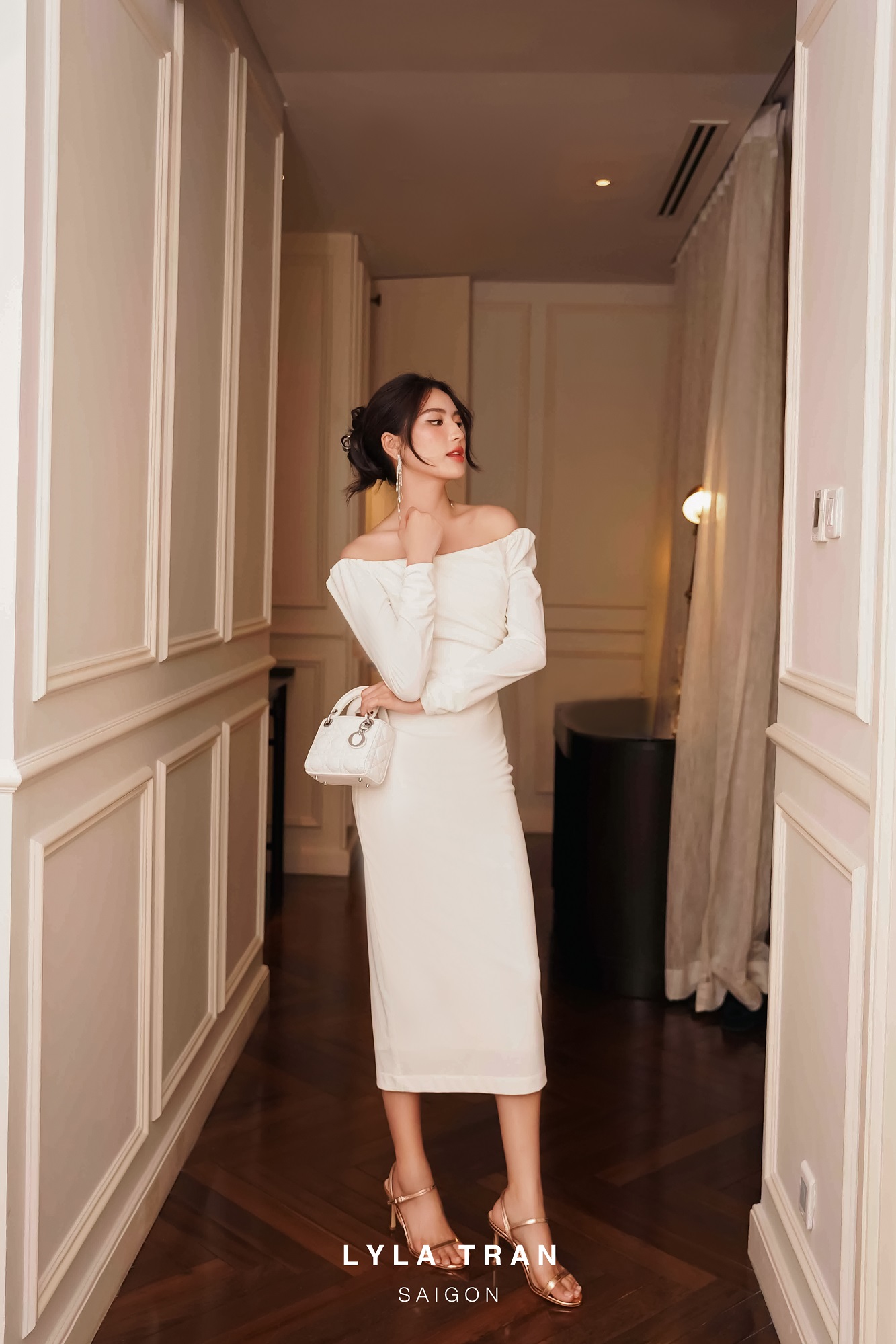 Đầm trắng trễ vai phom ôm sang trọng (Sonya Dress)
