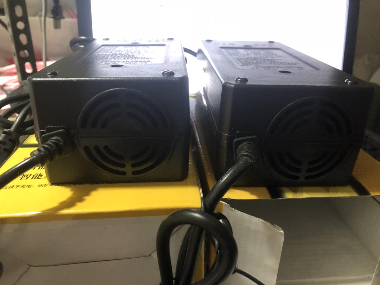 sạc xe đạp điện tự ngắt chân chụp