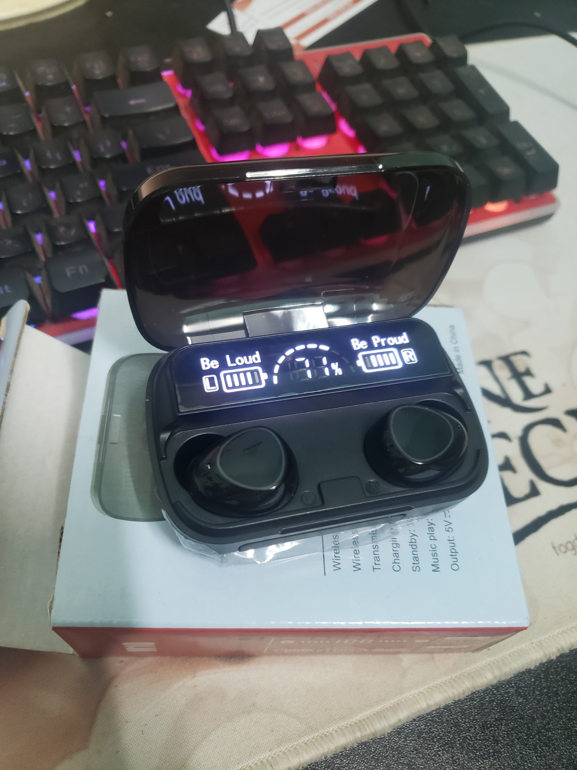 Tai nghe bluetooth M10 Pin Trâu 3500mAh Bản Quốc Tế Có Mic Đàm Thoại, Kháng Nước Bụi, âm thanh trung thực, đèn Led đẹp mắt, hộp sạc có màn hình