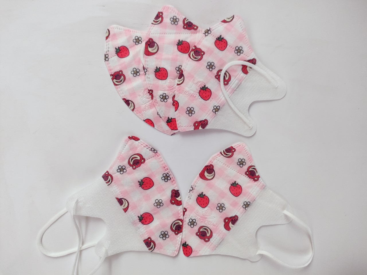 Combo 50 chiếc khẩu trang 5D Gấu Dâu Lotso mịn đẹp