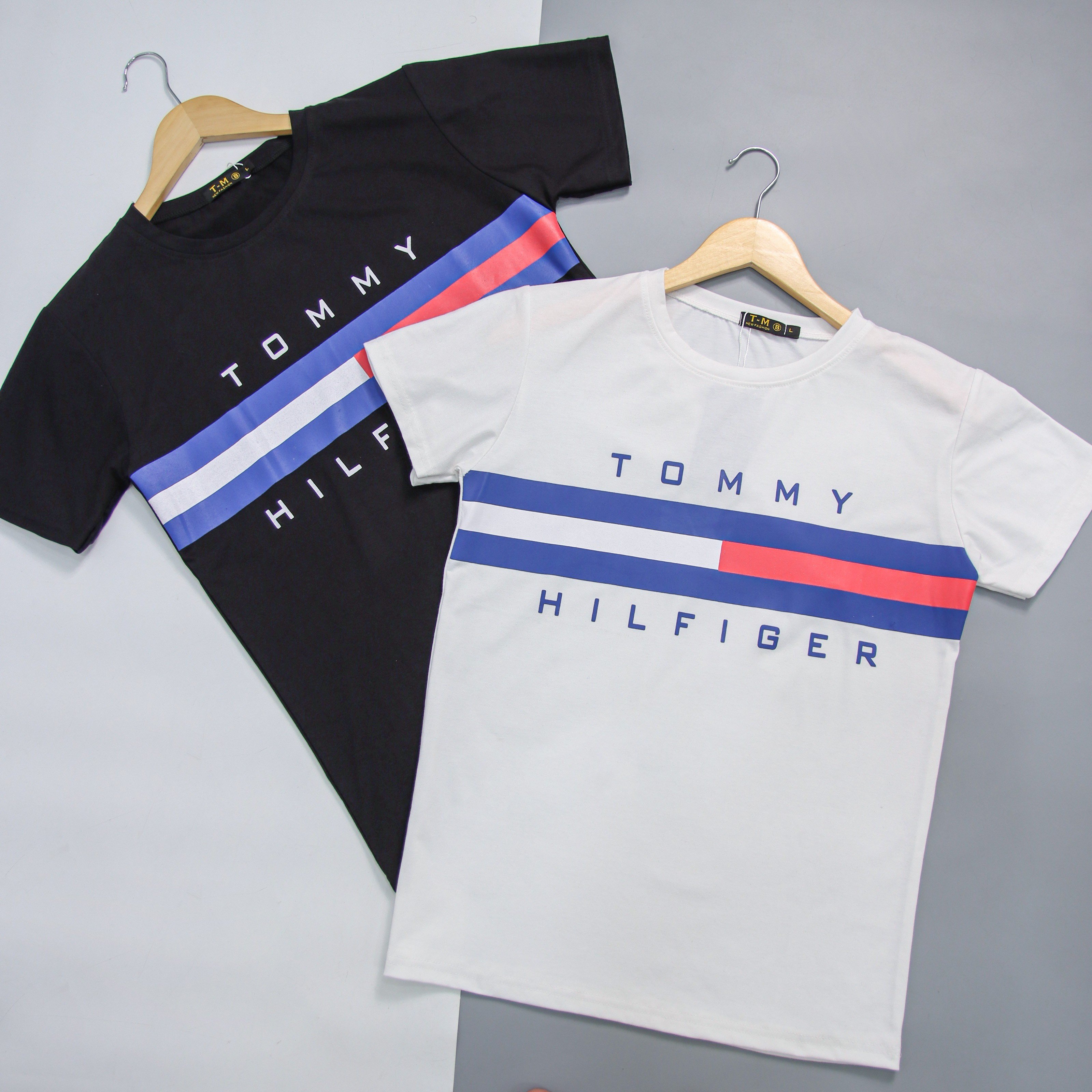 Thun cổ tròn tommy phối 2 màu đen trắng cực đẹp