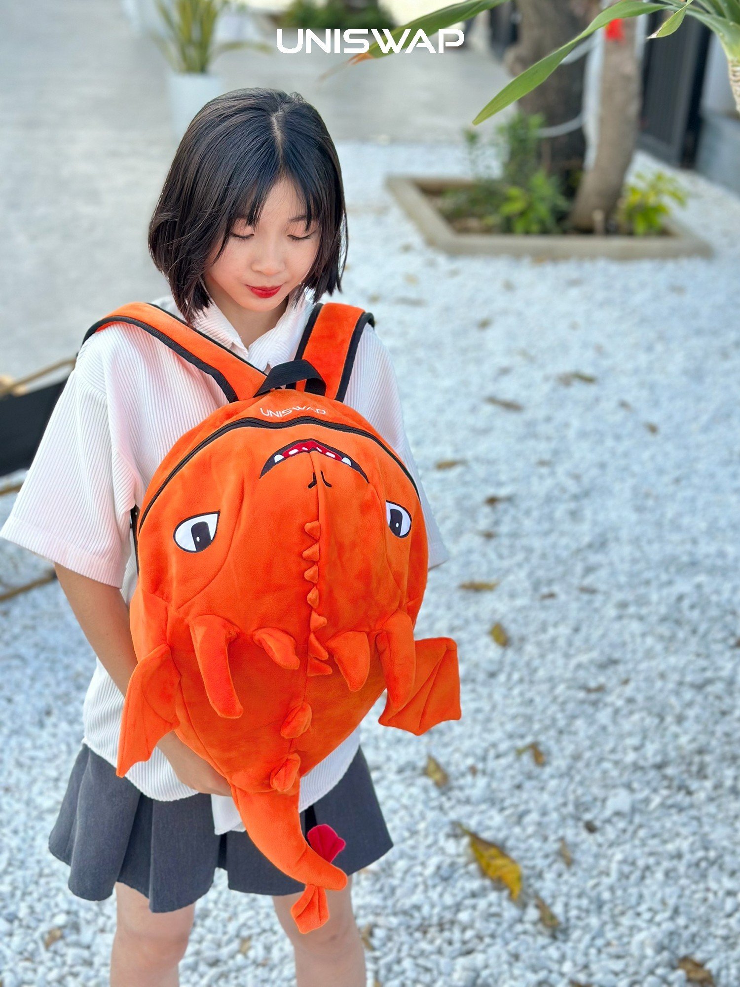 Balo hình con rồng răng sún vải nhung mềm mịn màu cam dễ thương dùng đi chơi,đi học đi phượt đều được