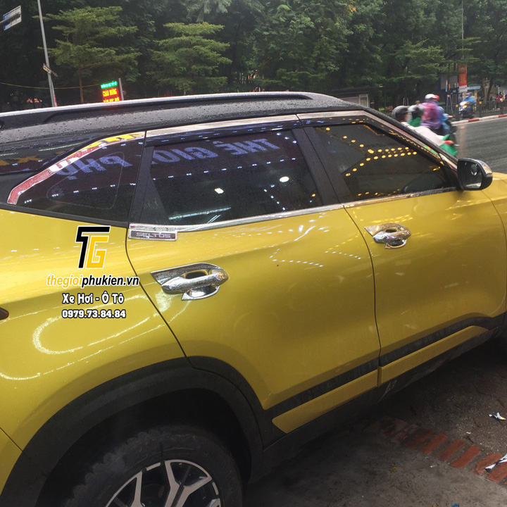 Bộ ốp, nẹp viền cong kính Kia Seltos 2020