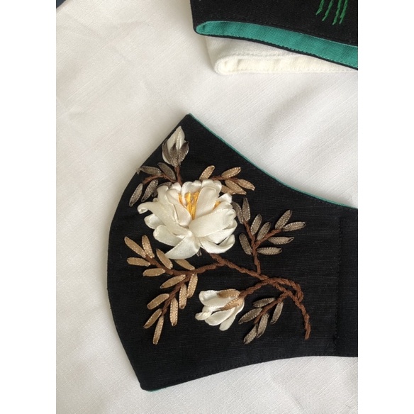 khẩu trang thêu tay vải linen(có nút điều chỉnh)
