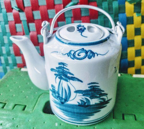 Ấm tích sứ 400 ml kèm giỏ ủ tre đan