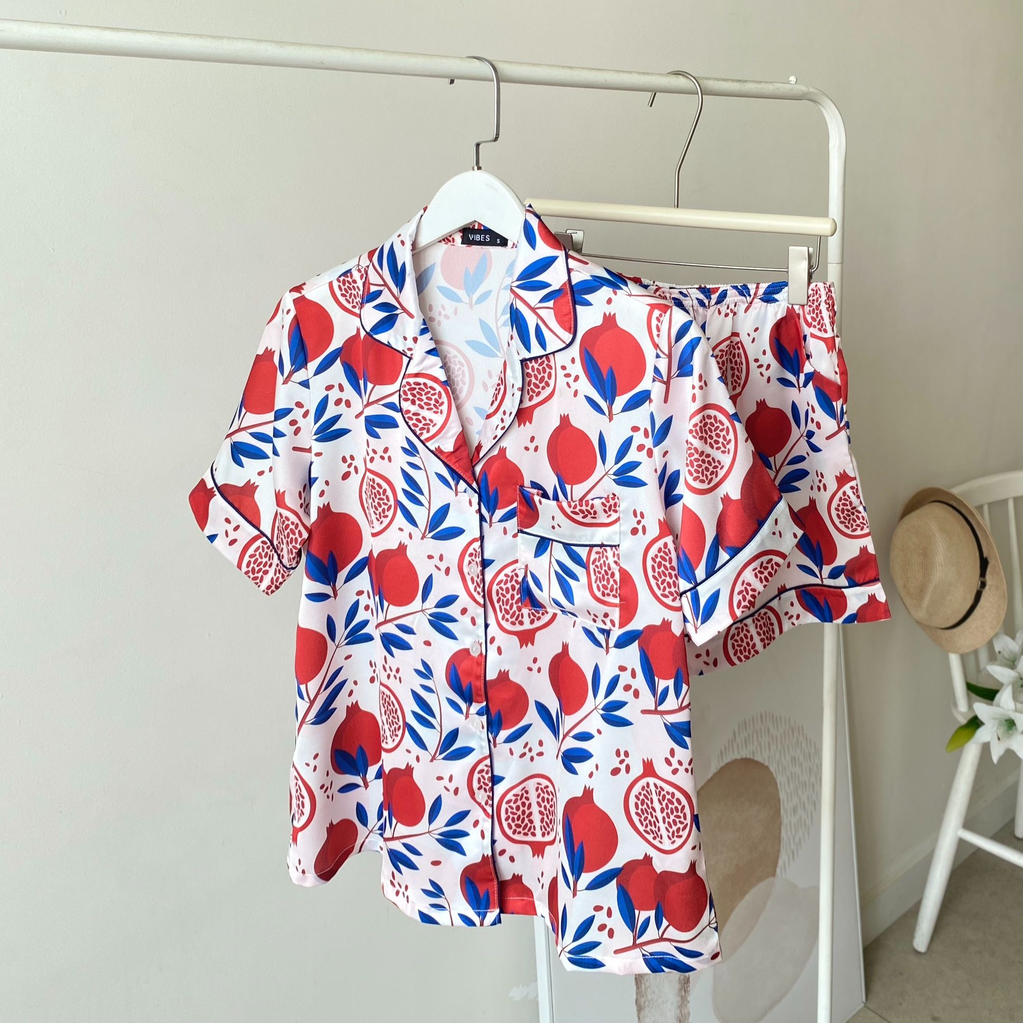 VIBES Đồ bộ nữ mặc nhà Pijama ngắn họa tiết hoa nhí Blossie Py Set