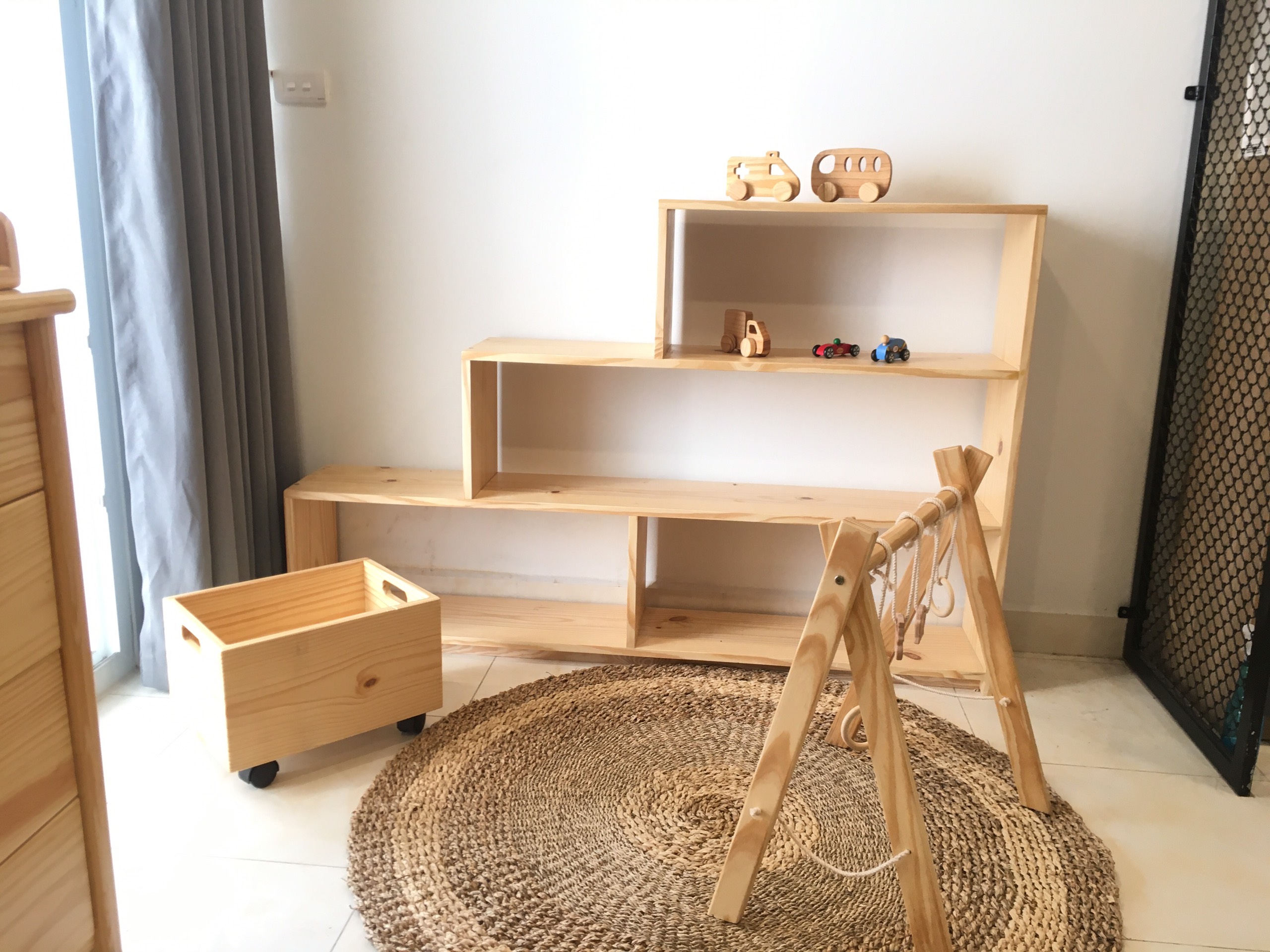 Kệ để đồ chơi và sách