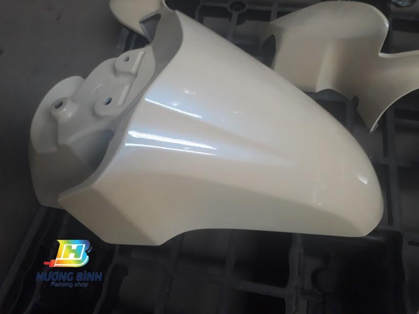 Sơn xịt Samurai màu Trắng Kem - H199 (cần sử dụng với nền màu Trắng mới lên được màu chuẩn và đẹp)