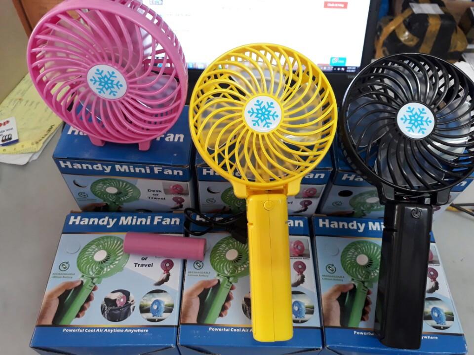 Quạt mini cầm tay có cán giá rẻ