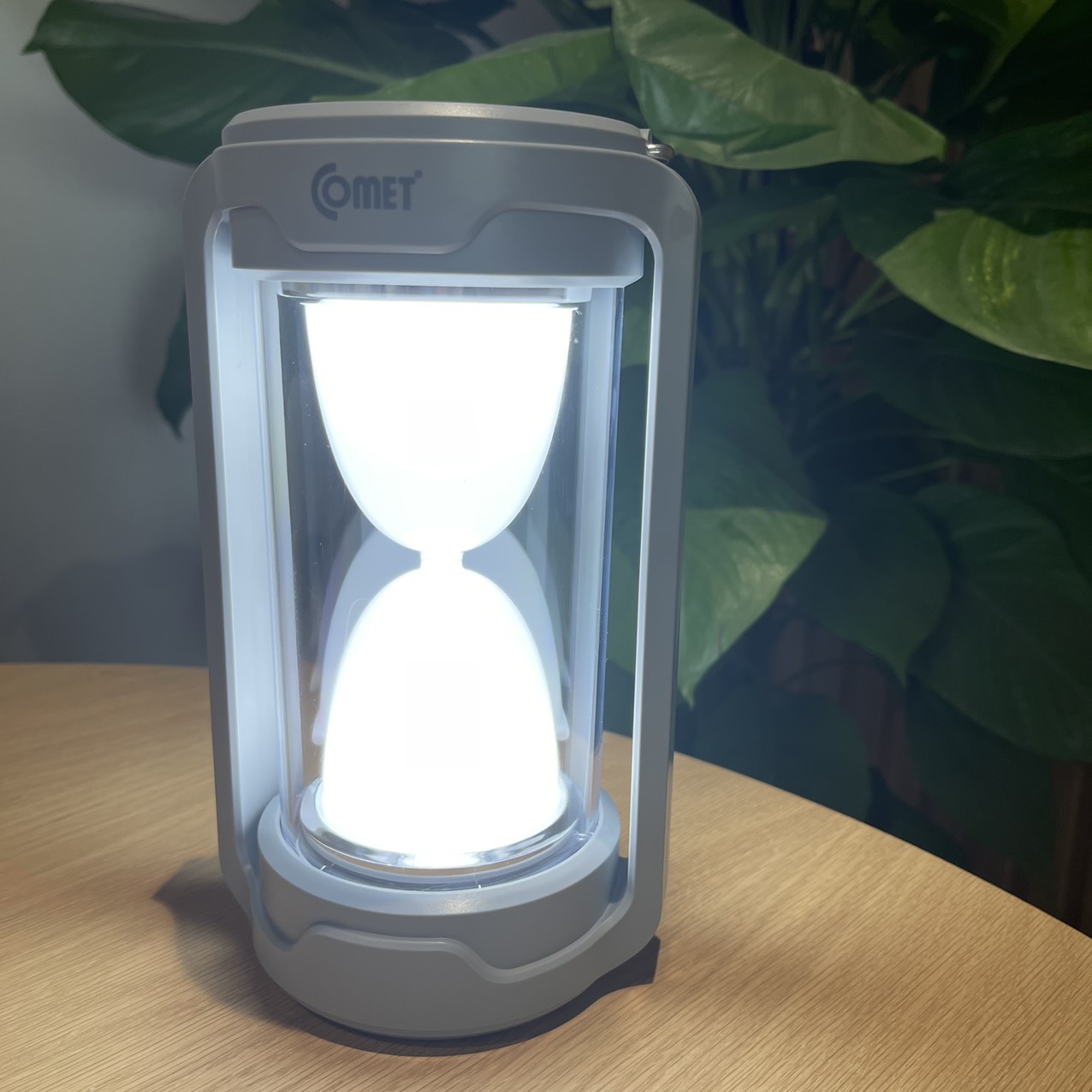 Đèn Sạc tích điện cao cấp COMET CRL3203 9W