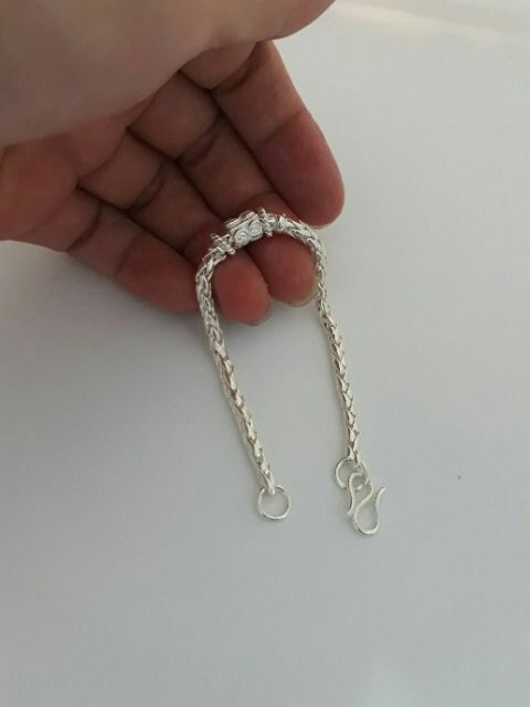 Lắc bạc trẻ em đeo khỏe đẹp