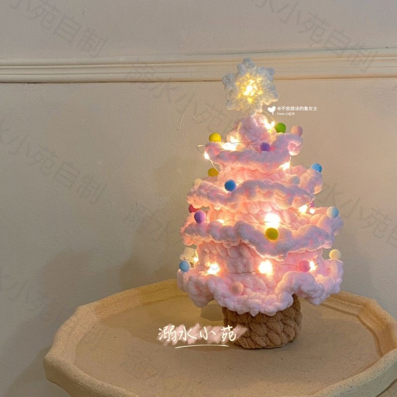 Cây thông noel mini để bàn bằng len kèm đèn nháy