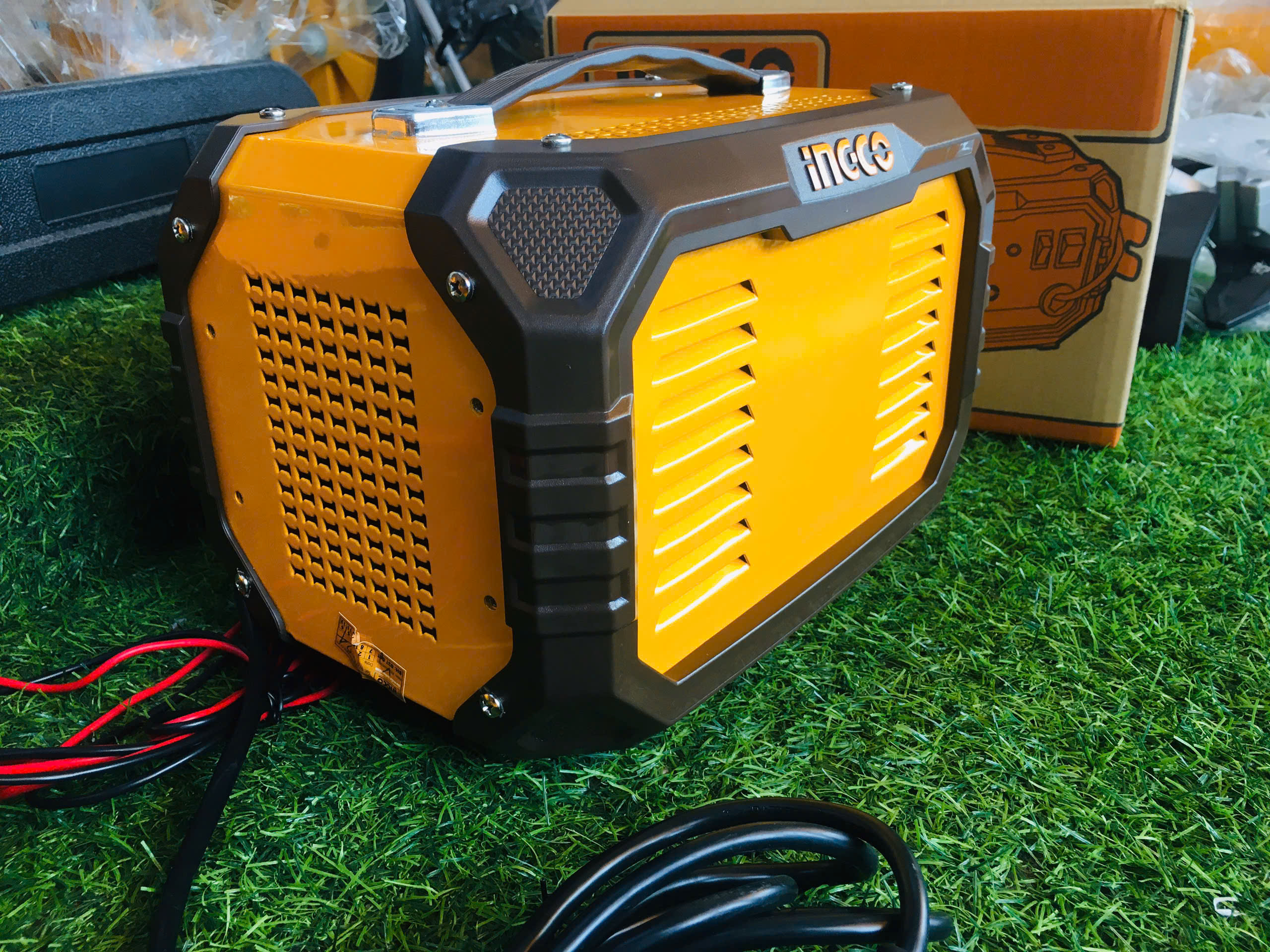 Ingco Ing-Cb1601 12V 24V Battery Charger Input Voltage 12/24V Rated Current 9/4A Boost Current 12A Standard Capacity Min 28-180Ah Max