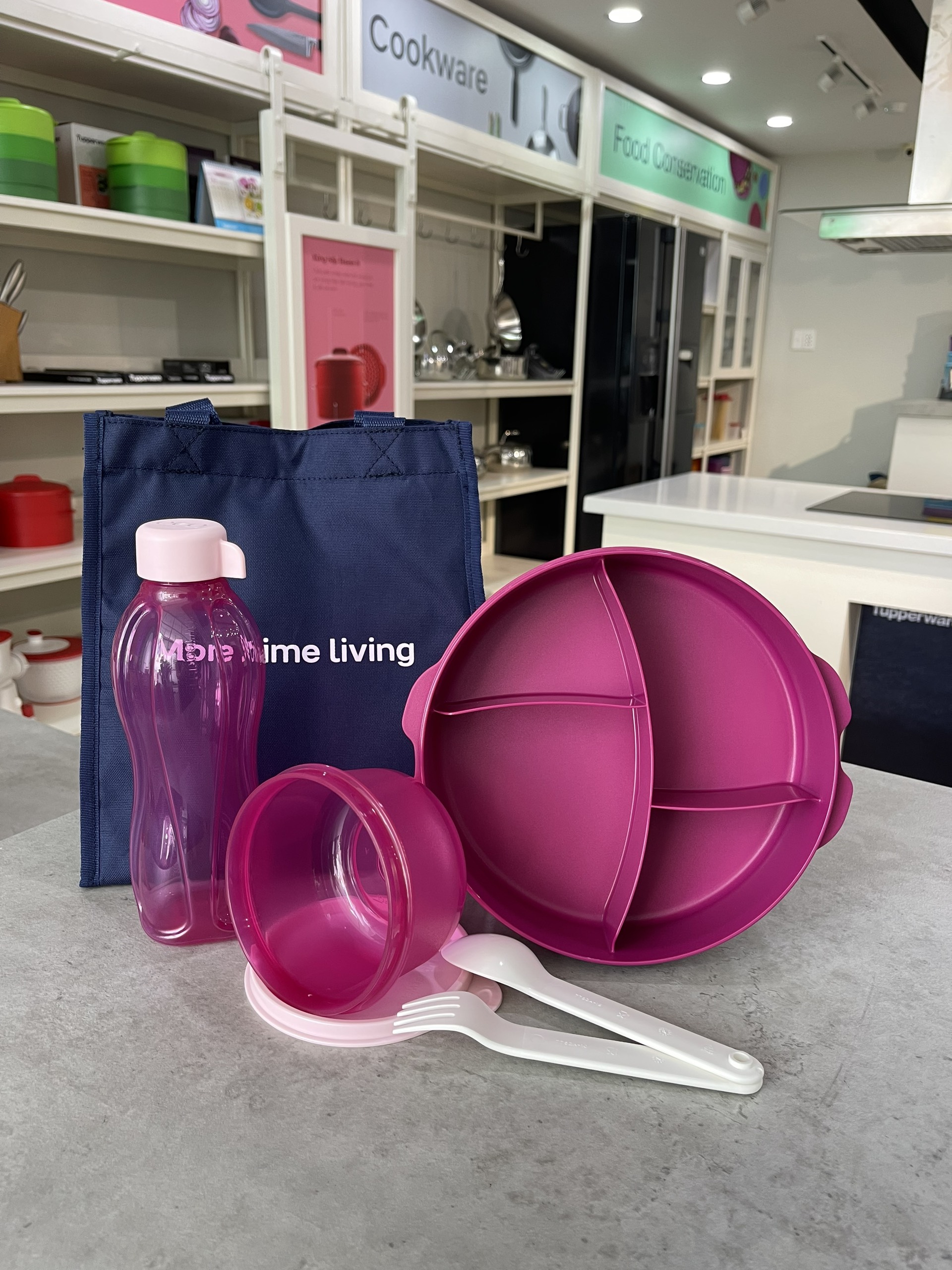 Bộ hộp cơm và bình nước Tupperware Fit to Go (Có kèm túi xách)