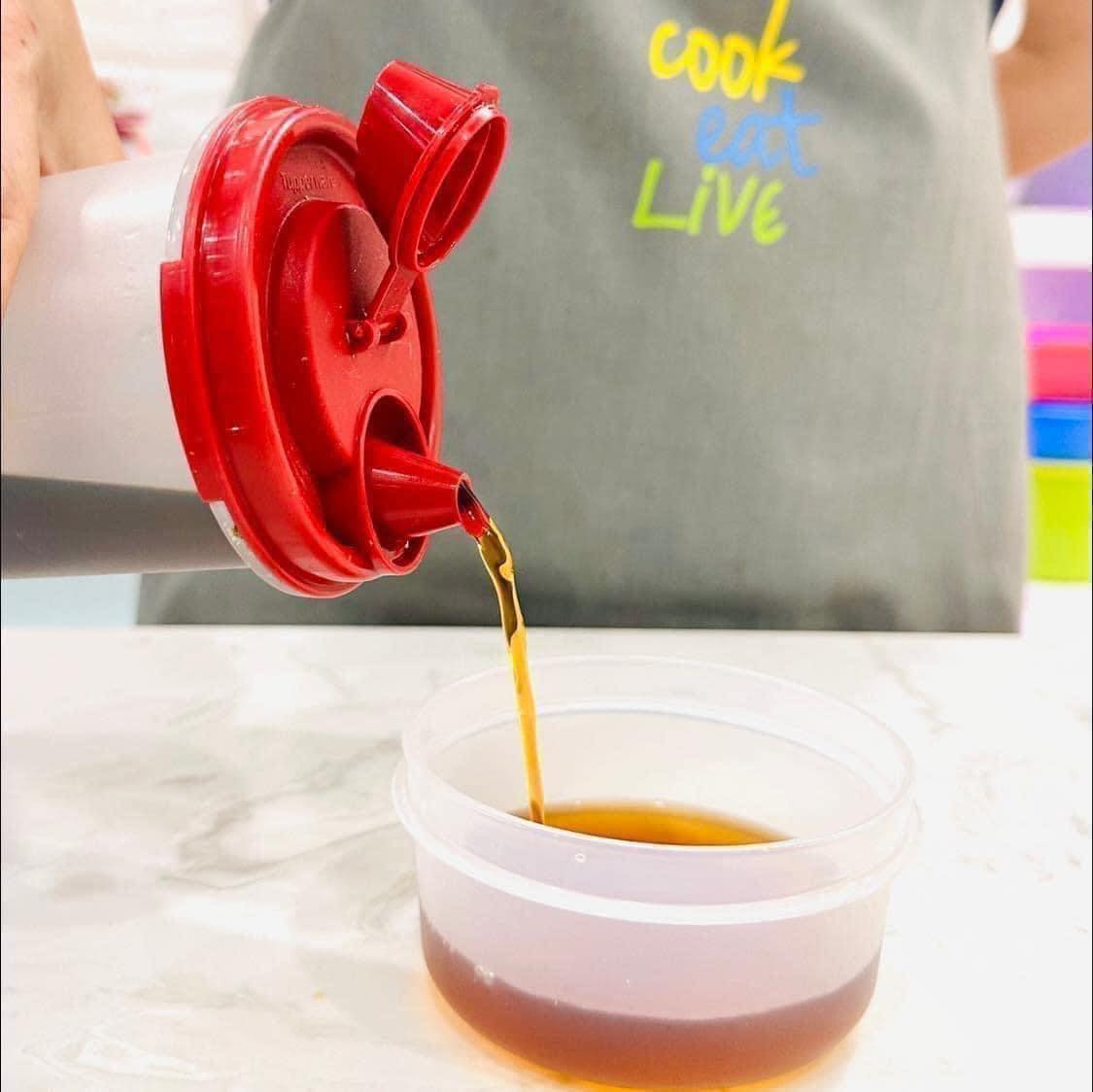 Bộ bình rót Tupperware Stor N Pour 650ml (Set 2) - Có hộp