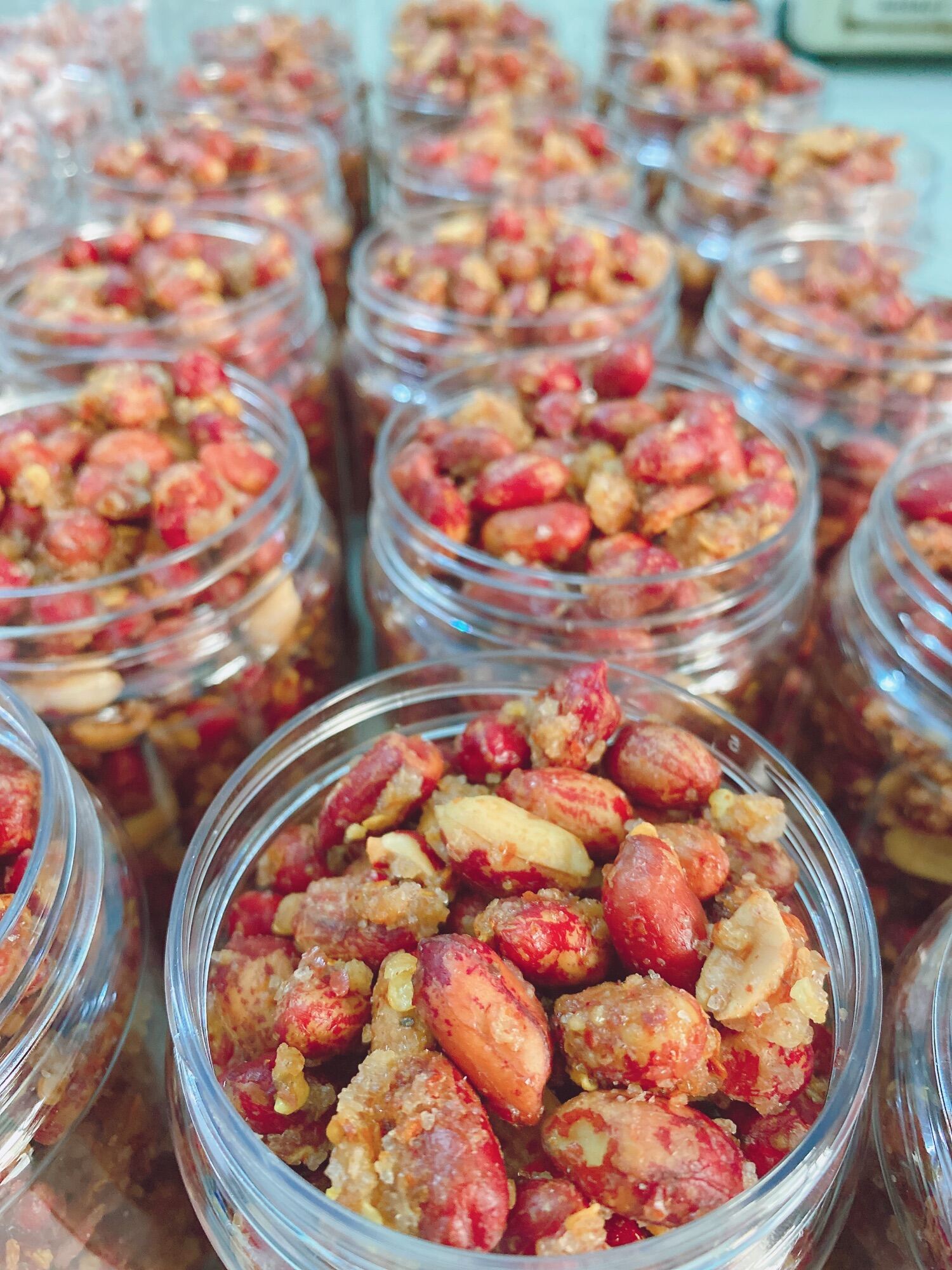 Đậu phộng rang tỏi ớt hũ 500gr.