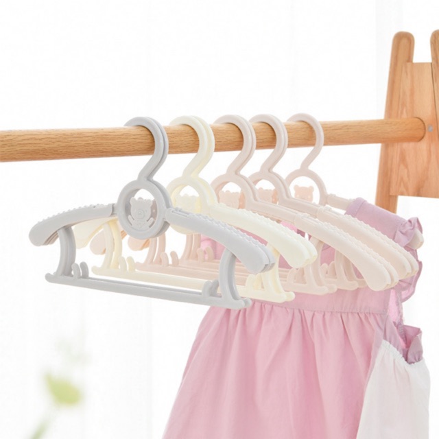 Móc quần áo cho bé hình gấu (1 sét là 5 chiếc)