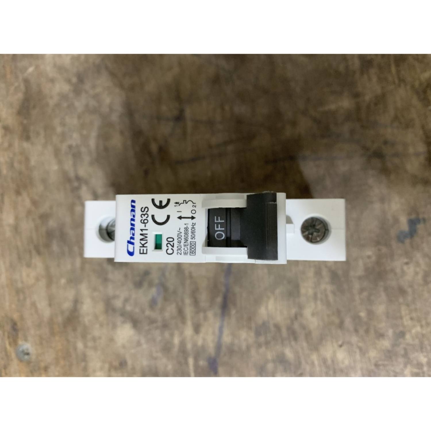 Atomat cài mcb ekm1 63 1c