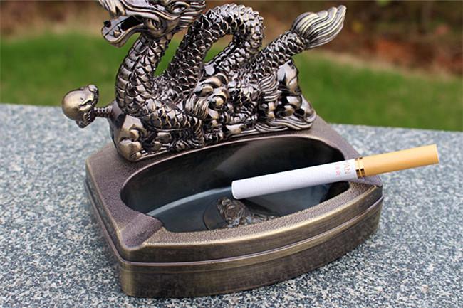 [HCM]Gạt tàn thuốc có bật lửa hình rồng