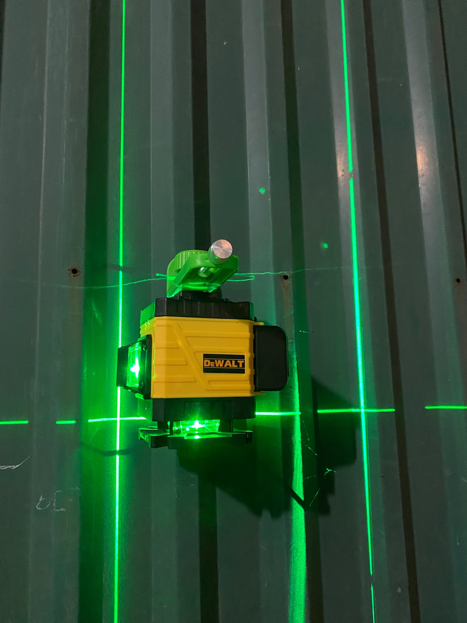 Máy cân mực laser DEWALT 12 tia xanh điều khiển từ xa