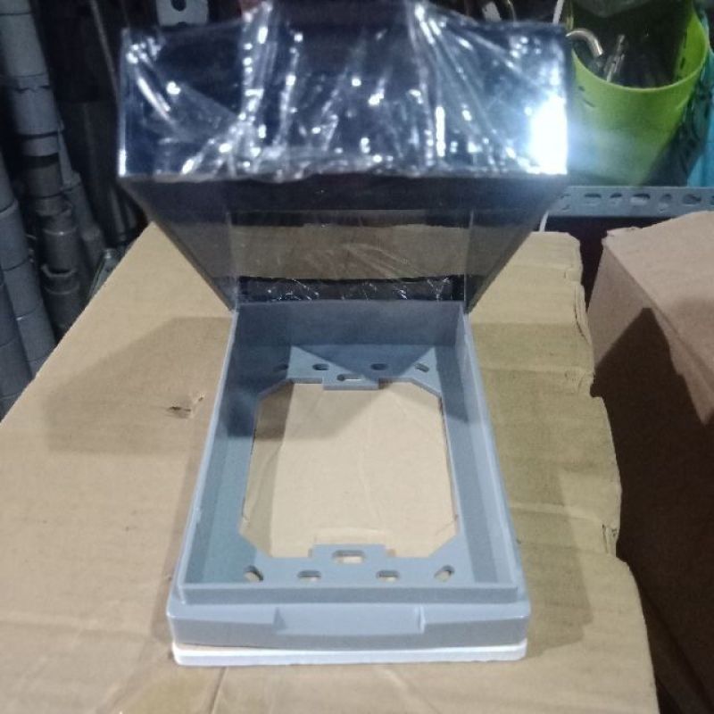 Mặt che mưa cho công tắc Vanlock