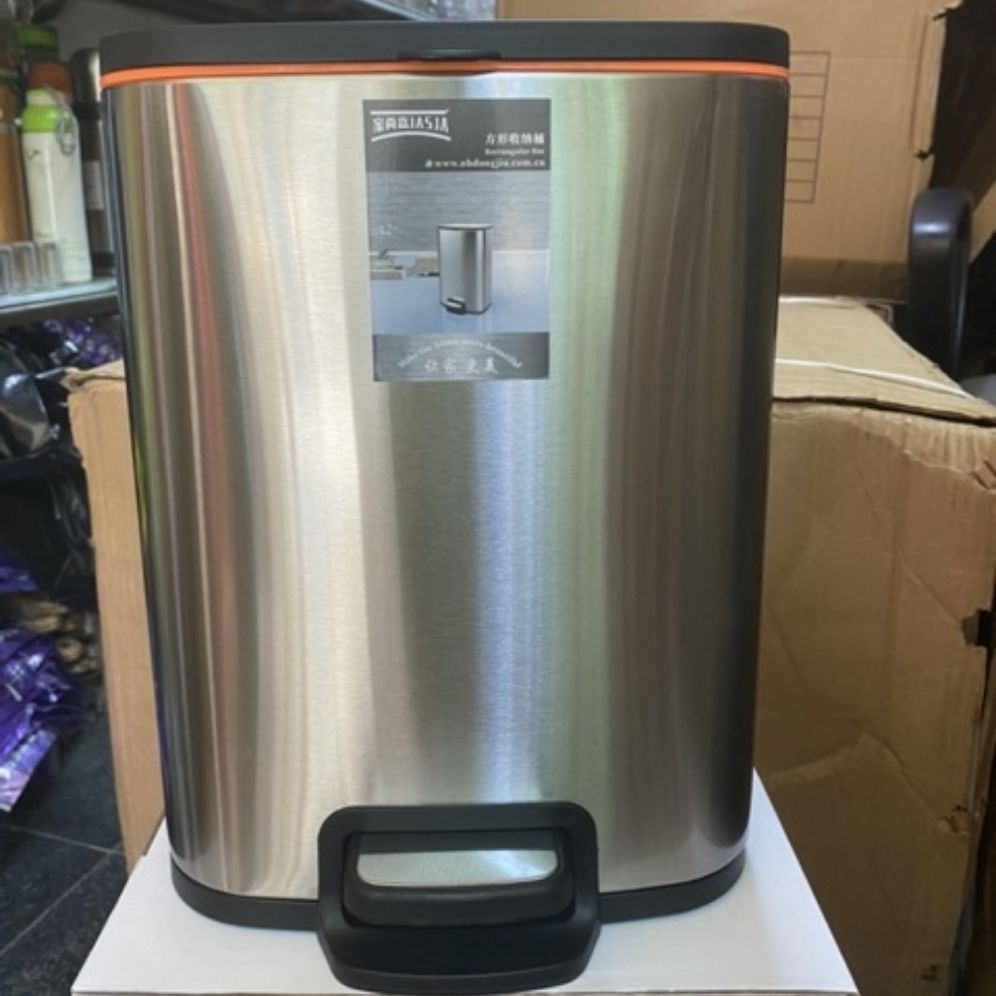 Thùng rác inox cao cấp 10L nắp đóng tự động(tặng kèm túi rác có quai tự cắt)