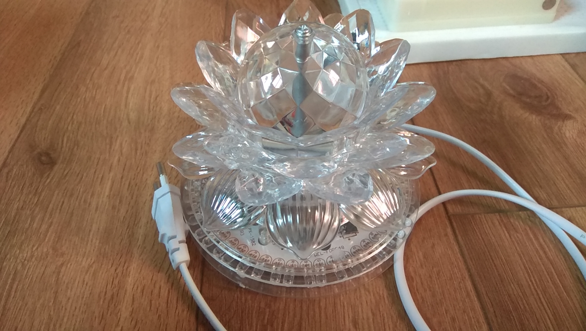[HCM]Đèn Led Bông Sen Quay 7 Màu  ShopAnhThu