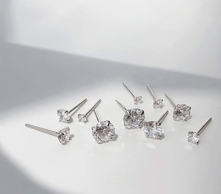 1 chiếc nụ tai bạc đá trắng cỡ 4mm