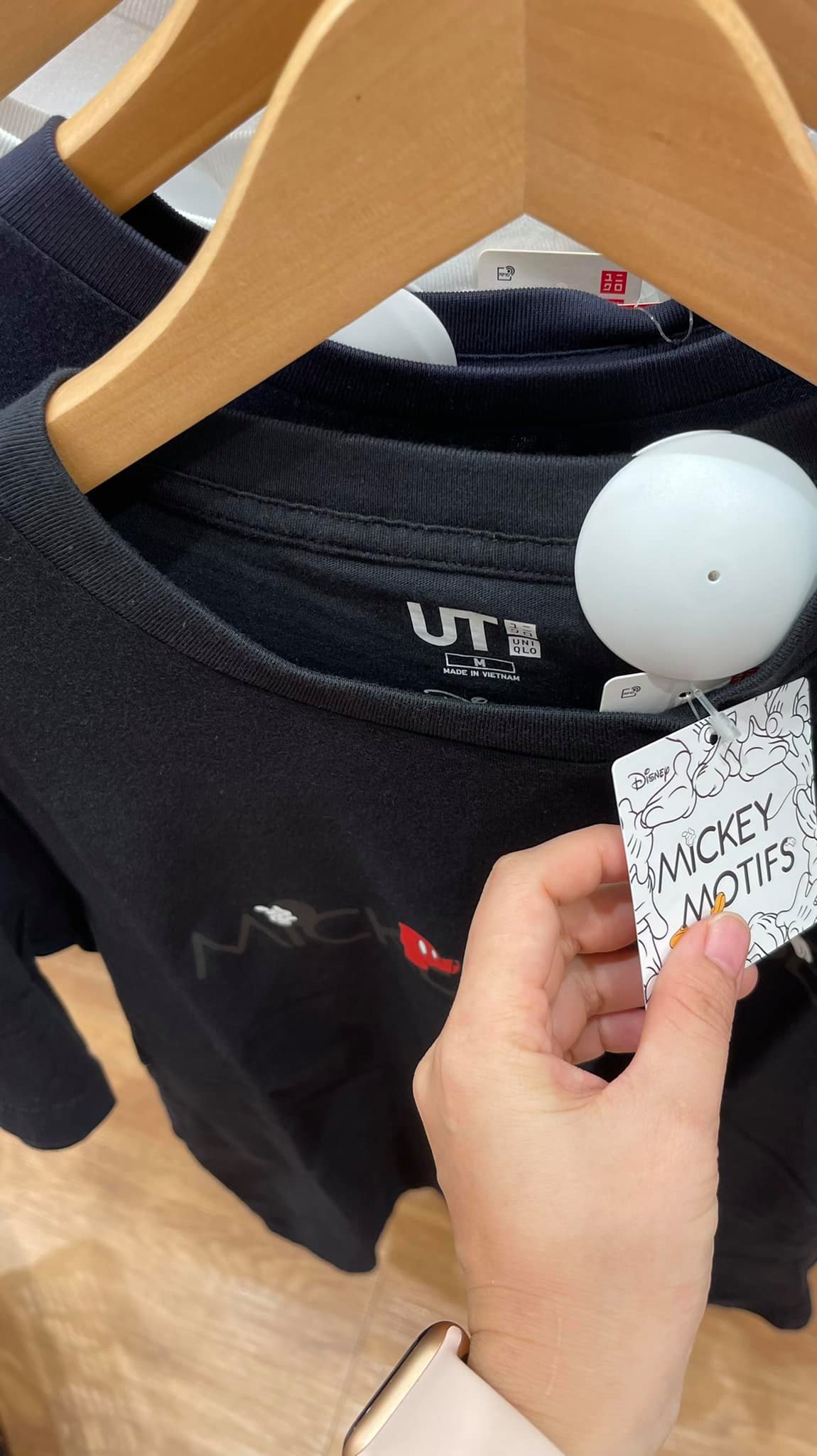 Áo phông nam Mickey UNIQLO
