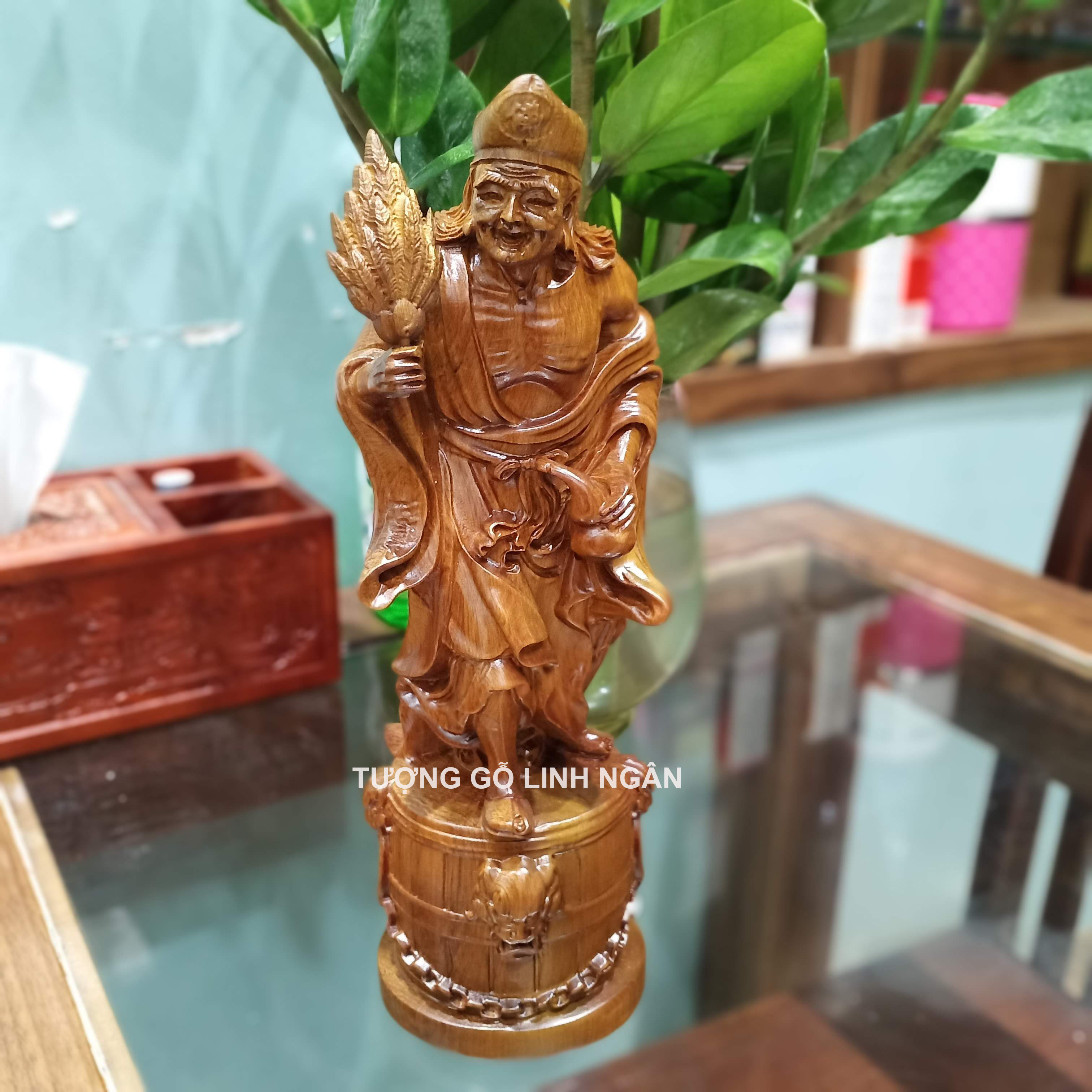 Tượng Tế Công bằng gỗ