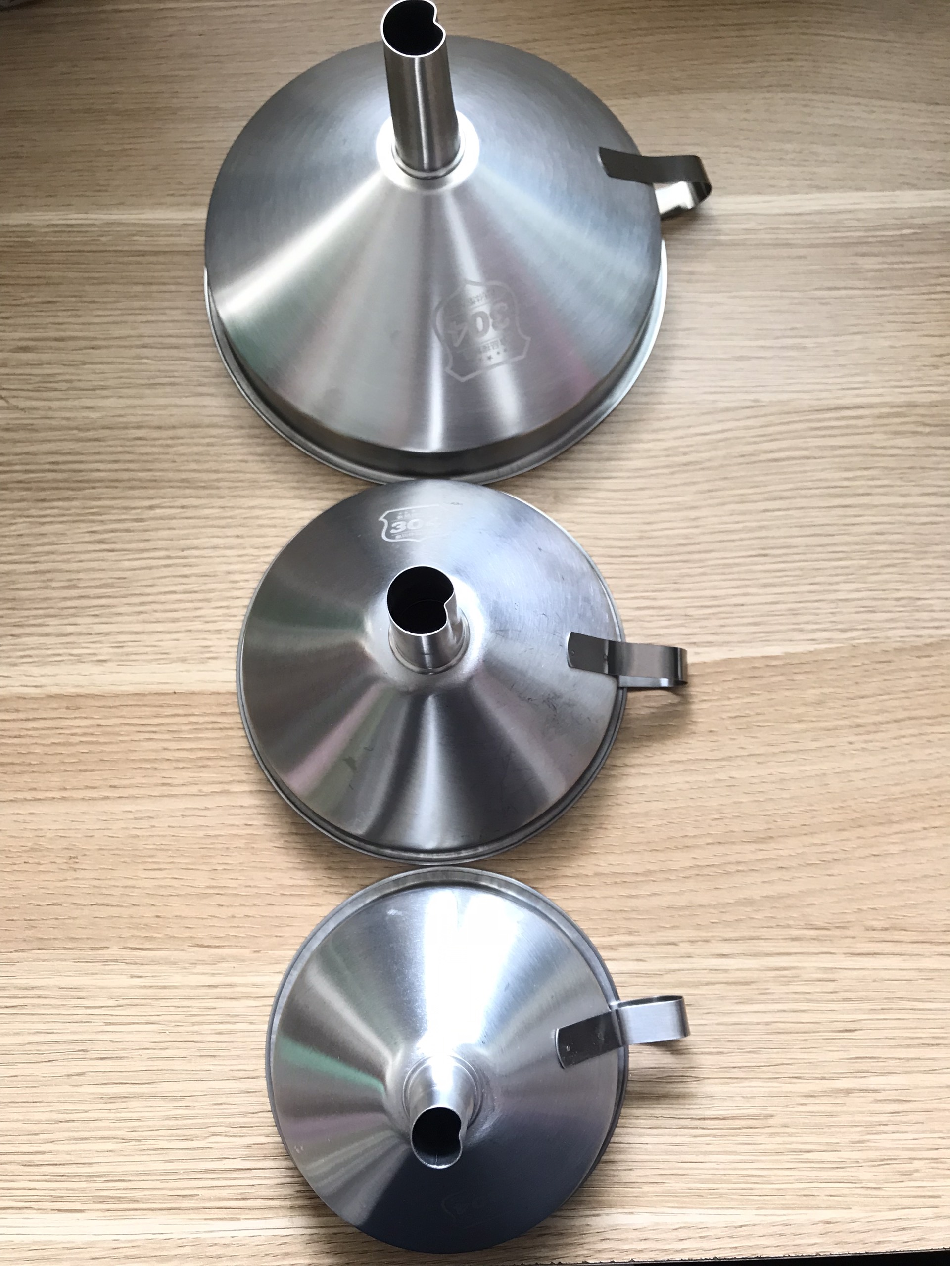 Phễu inox 304 lưới lọc có thể tháo rời quai treo móc tiện dụng hàng nhập cao cấp dày dặn