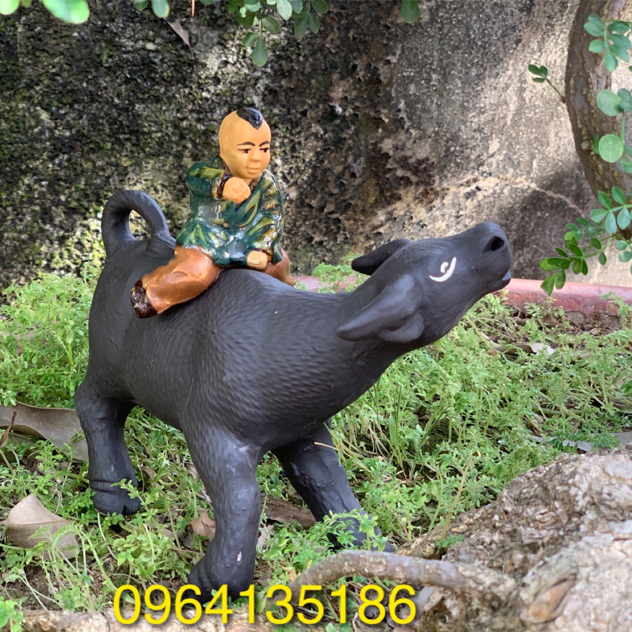 Tượng tiểu cảnh mục đồng cưỡi trâu dài 20cm gốm sứ Bát Tràng