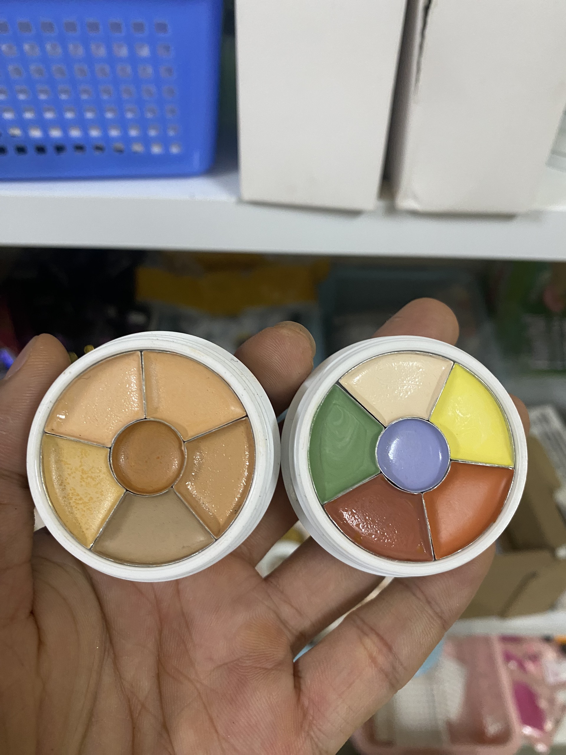 Triệt sắc, che khuyết điểm Kryolan dạng triết