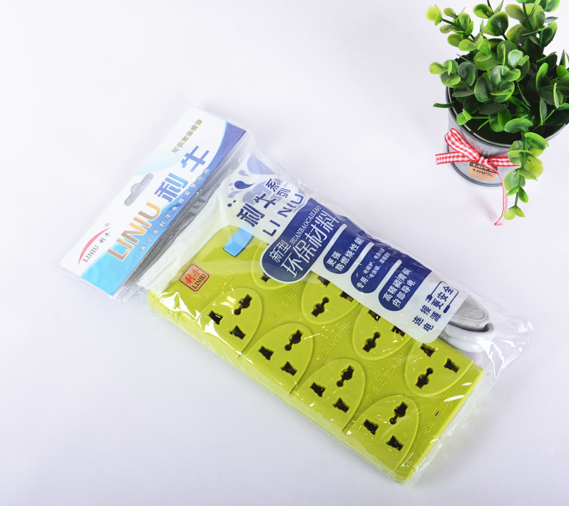 Ổ Điện 8 Ổ Cắm 3 Chấu Có Công Tắc Dây Dài 2m