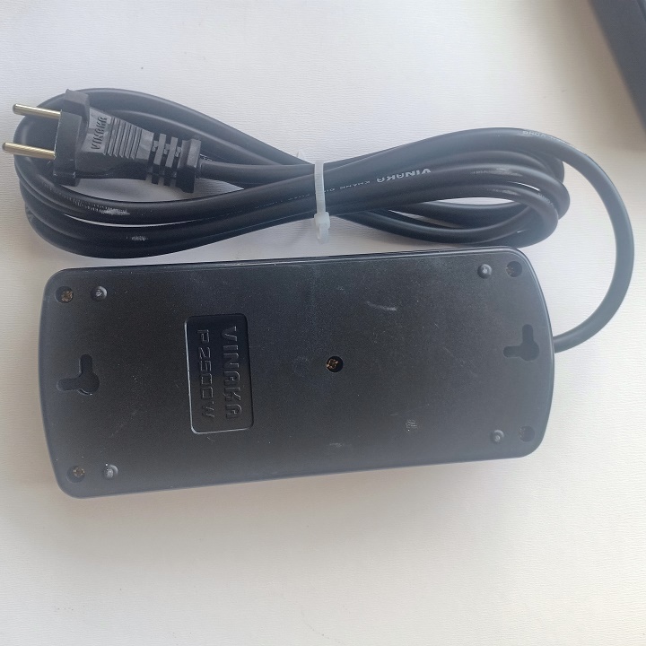 Ổ cắm  3 lỗ 1200w vinaka dây 2.5m