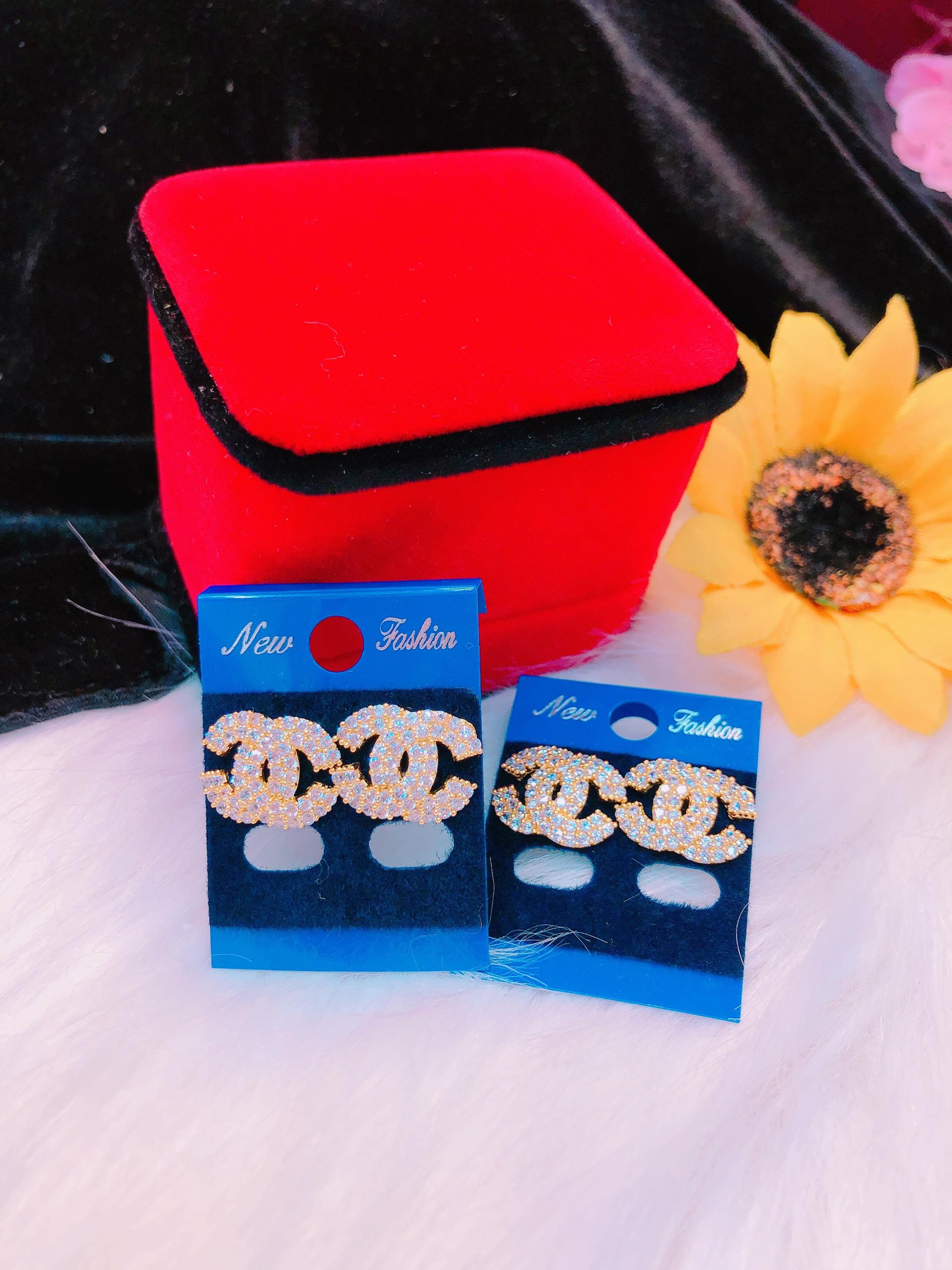 Bông tai hoa tai nữ chữ X dát pha lê lấp lánh cao cấp thiết kế thời trang Trang Sức Miga VB28081901 - đeo đi tiệc đi chơi làm công sở cực sang chảnh và quý phái