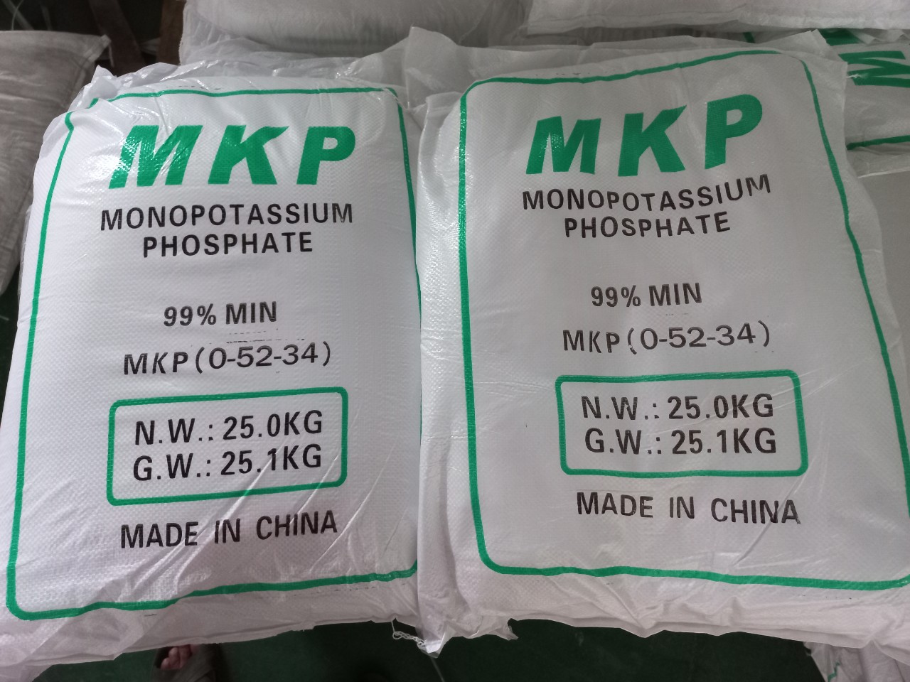 1 kg phân MKP 0-52-34, cung cấp lân và kali