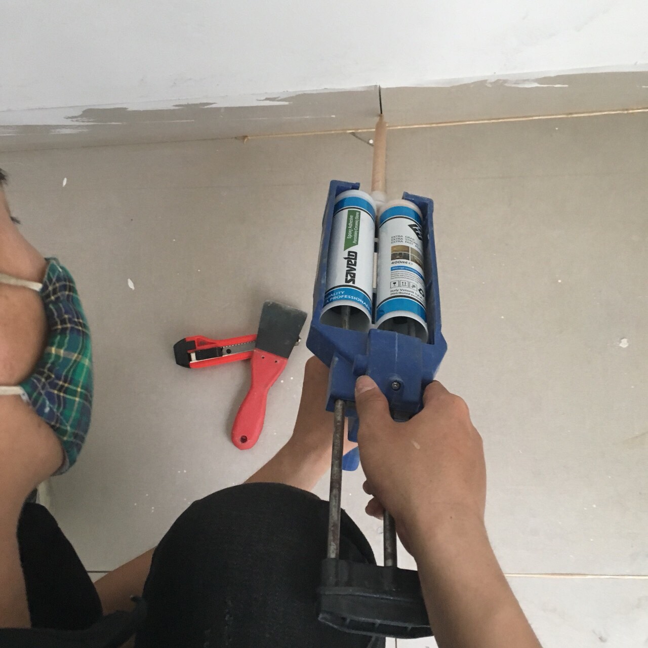 dụng cụ bắn keo Saveto