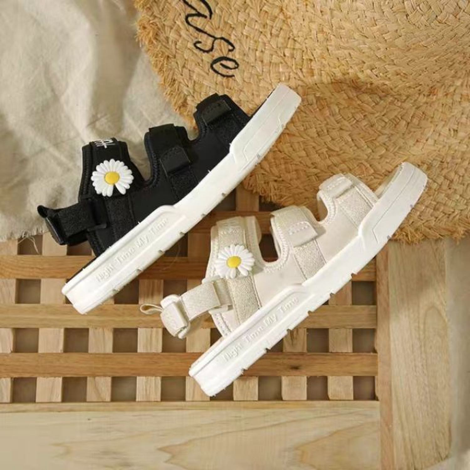 Sandal nữ hoa cúc xinh xắn