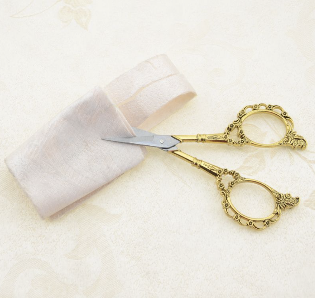 Kéo Cắt Form Móng Và Foil Móng Siêu Bén