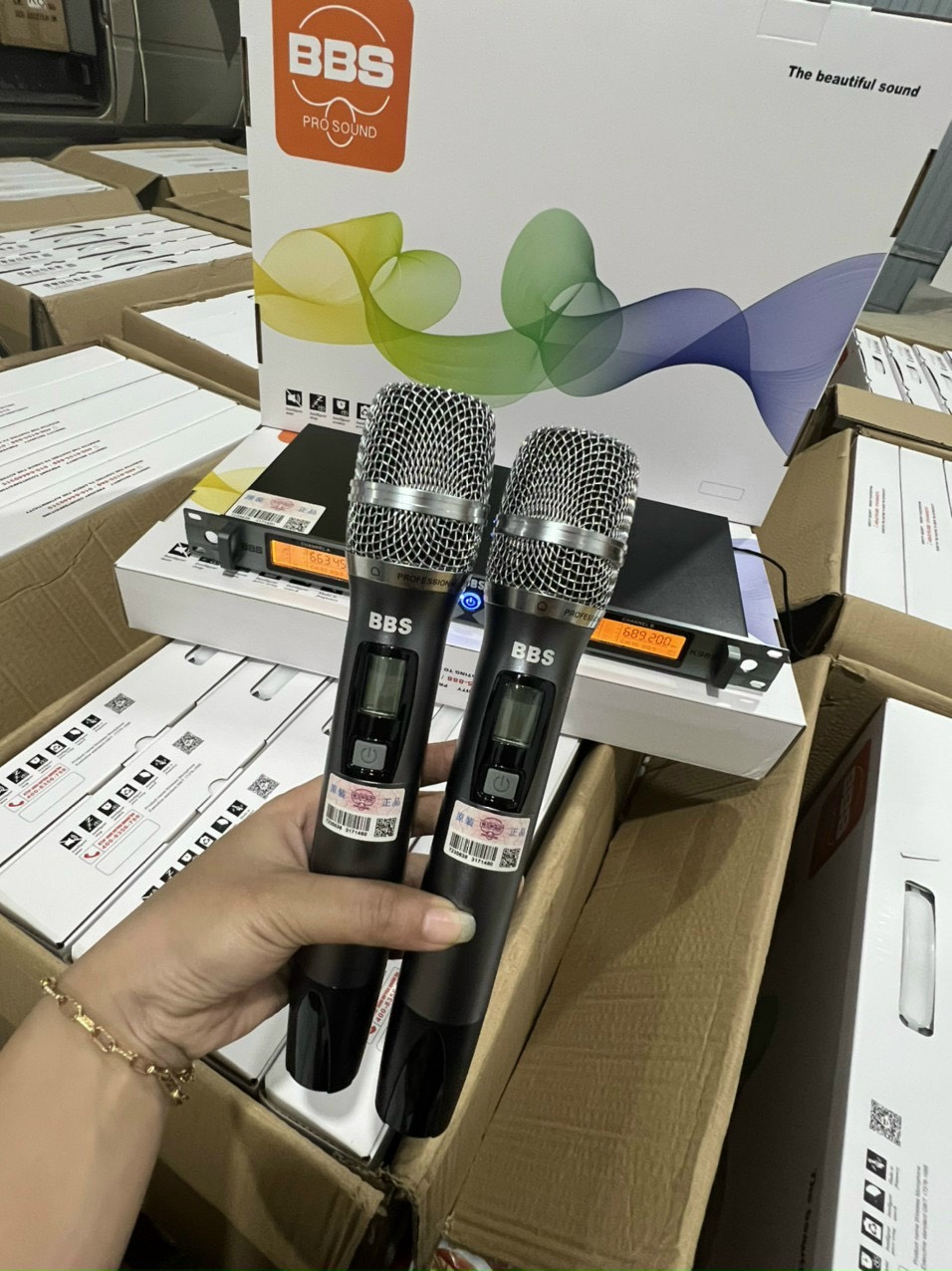 Mic BBS K988 bản cao cấp - micro không dây K 988 tự ngắt gia tốc
